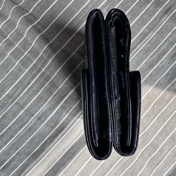 CHANEL‎ Black Quilted Leather Wallet - Picture 4 of 11